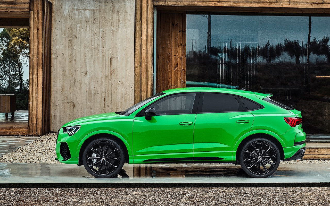 Comparison Audi RS Q3 Sportback 2020 vs Porsche Macan Turbo 2020
